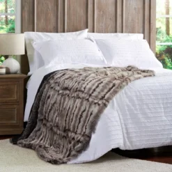 Hastings Home Premium Faux Chinchilla Fur Striped Blanket With Gift Box - Umber/Chocolate -Hastings Home Sales GUEST 550bd242 3e96 4ffe 9e23 2ce293a41ce8