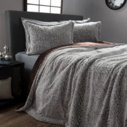 Mink Faux Fur Comforter Set By Hastings Home -Hastings Home Sales GUEST 84395f33 7bd1 4fdb b3f9 fcf5878c5b8f